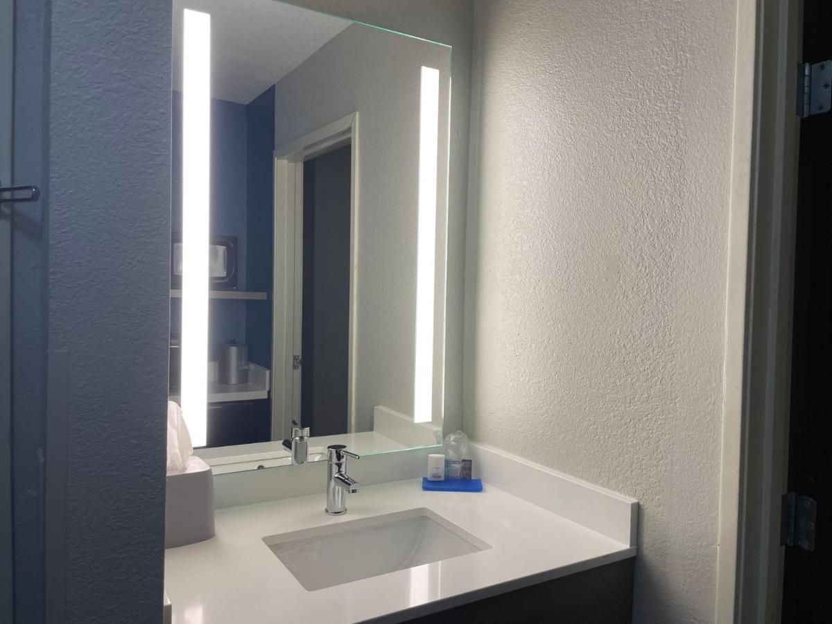 Holiday Inn Express Lapeer By Ihg Exteriör bild